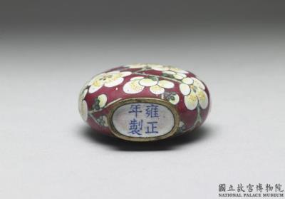 图片[3]-Copper-body painted enamel snuff bottle with a white plum blossom design on a red background, Yongzheng reign (1723-1735), Qing dynasty-China Archive